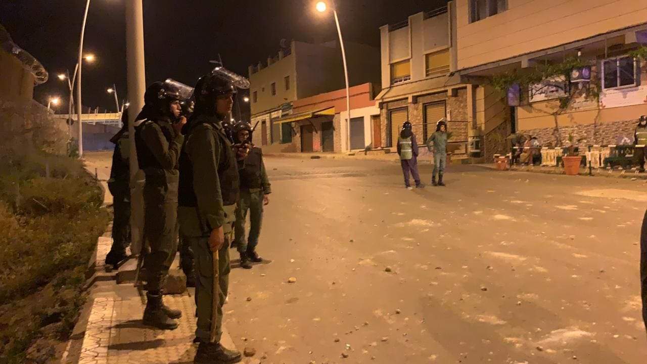 الشرطة تعتقل 28 شخصا اثر محاولتهم اقتحام معبر باريو تشينو