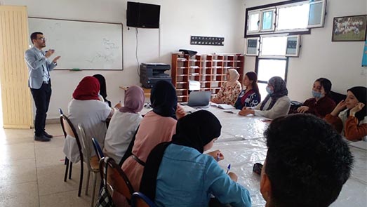 كوتش دولي يهيء نفسيا تلاميذ ثانوية الناظور الجديدة لاجتياز امتحانات البكالوريا