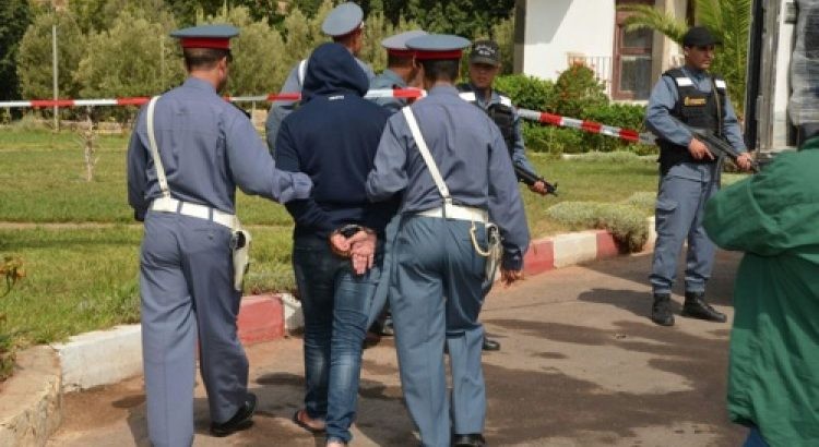 درك العروي يوقف ثلاثينيا سرق مبالغ مالية هامة ومجوهرات من فيلا ببركان
