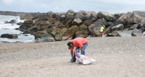 حملة “بحر بلا بلاستيك” لمؤسسة محمد السادس لحماية البيئة تحط الرحال بالناظور