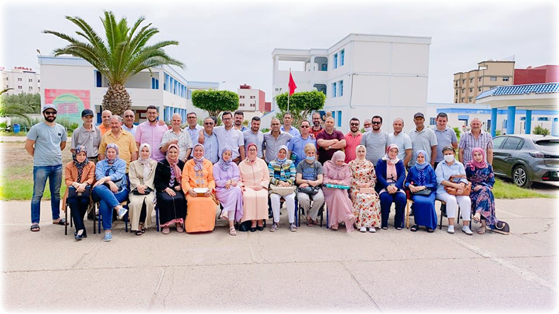 في حفل بهيج ثانوية الناظور التأهيلية تكرم مديرها المتقاعد و مجموعة من الأطر الإدارية و التربوية.