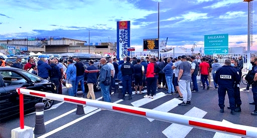 فرنسا.. مغاربة يعيشون ليالي بيضاء بميناء "سات" تزامنا مع عيد الأضحى فرنسا.. مغاربة يعيشون ليالي بيضاء بميناء "سات" تزامنا مع عيد الأضحى