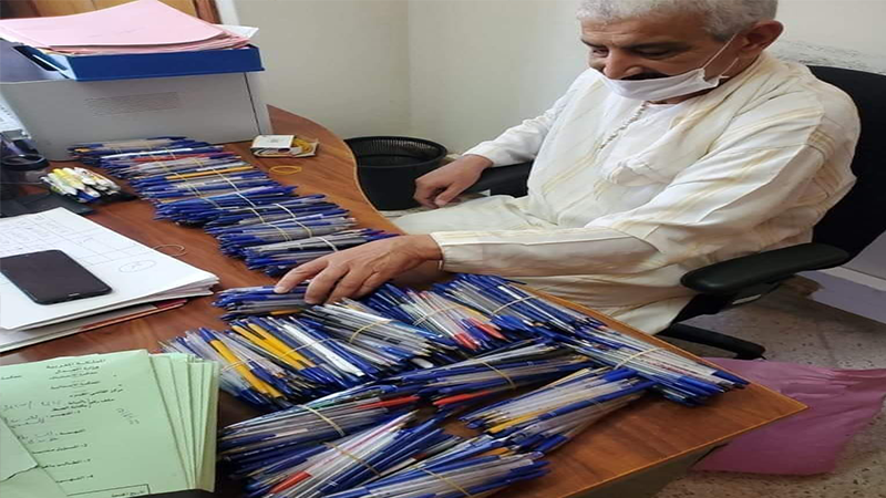 موظف في المحكمة الابتدائية يتم 1100 قلم في عمله خلال 20 سنة