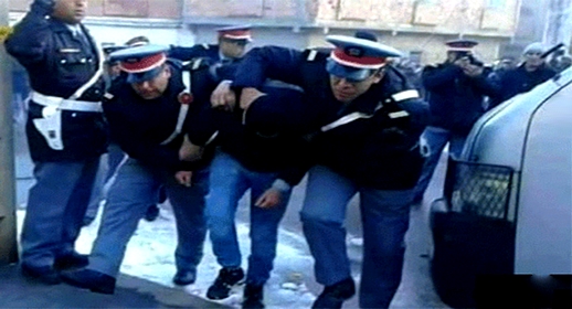 عناصر الدرك الملكي بالعروي تعتقل أفراد عصابة إجرامية نفذت عمليات سرقة باستعمال سلاح ناري