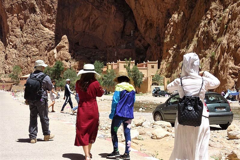 الإجراءات المشددة تربك عطلة أفراد الجالية المغربية وتحبط الانتعاش السياحي