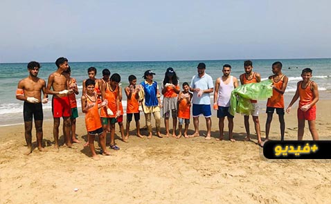رابطة الشباب من والتضامن تنظم حملة نظافة بشاطئ "بوقانا" بمشاركة أطفال الخيرية الإسلامية بالناظور 