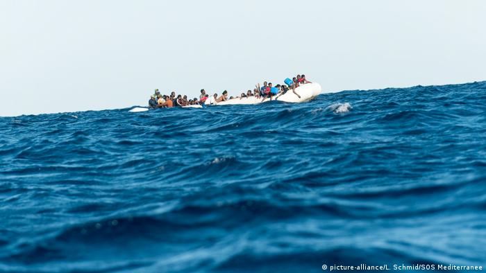 مصرع ما لا يقل عن 18 مهاجرا إثر غرق مركبهم أثناء محاولتهم العبور إلى الضفة الأخرى