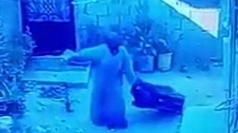 الأمن يكشف معطيات جديدة ومثيرة حول السيدة المتهمة بقتل جارتها و ظهورها في فيديو تجر حقيبة