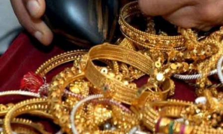 عناصر الجمارك تحجز كمية من الحلي بقيمة 500 ألف درهم