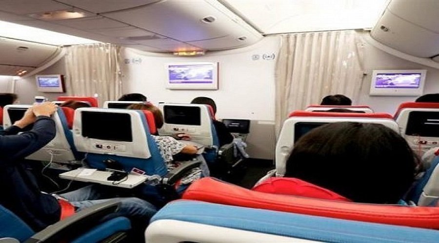 مغربي ينقذ طفلة من الموت بعدما تعرضت لنوبة قلبية على متن طائرة