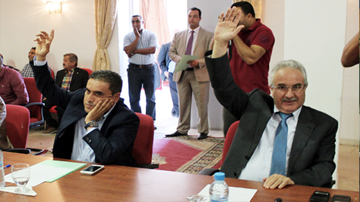 هل تتحالف لائحة العدالة والتنمية بالناظور مع من اتهم أعضاءها بتلقي "مْضَمّة" كرشوة و"غدر" بالبركاني؟