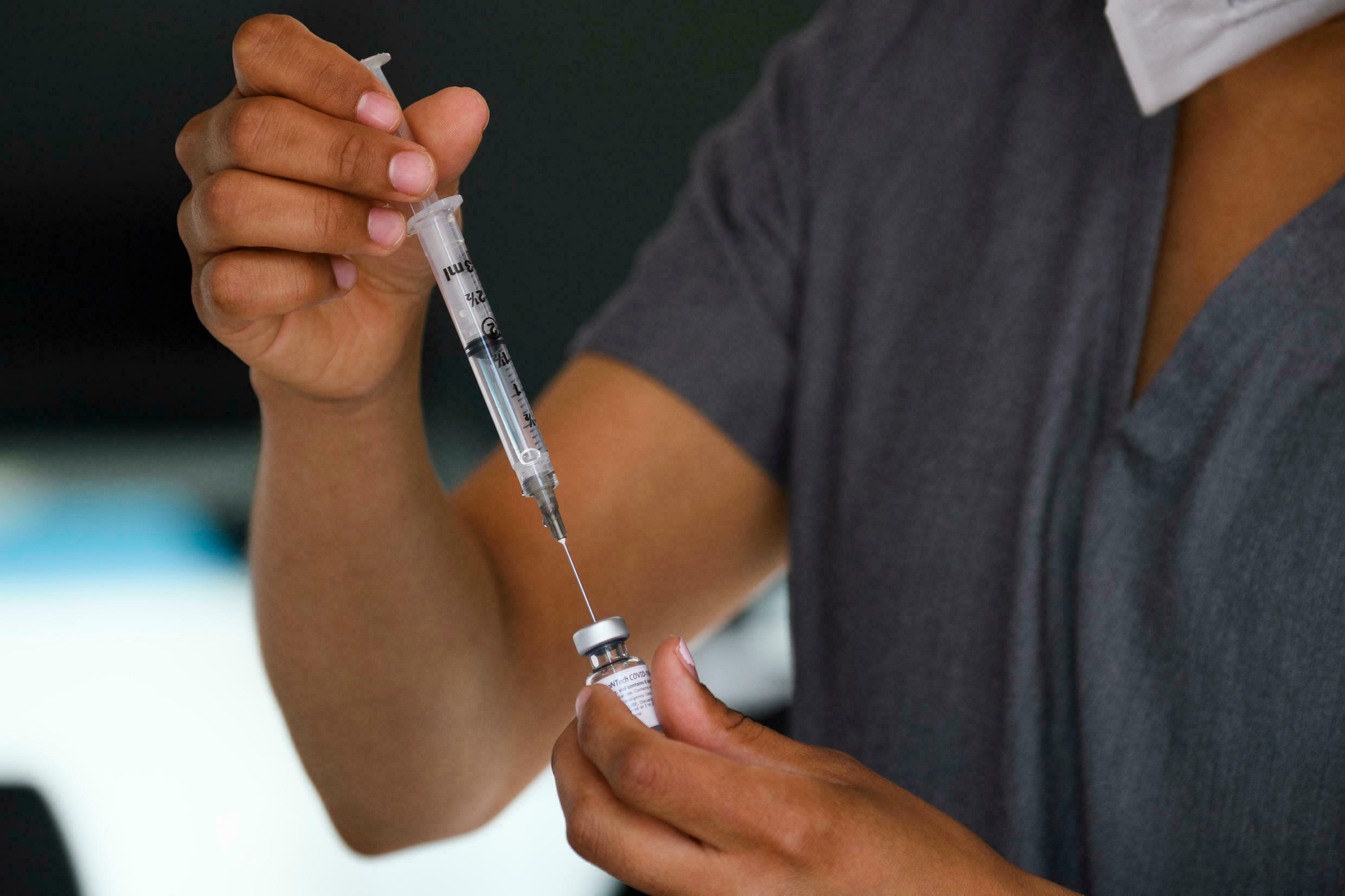 جرعة ثالثة من اللقاح المضاد لفيروس كورونا في انتظار المغاربة