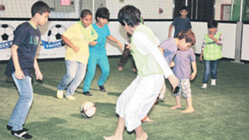 خطير.. إيقاف حكم كرة القدم بتهمة إغتصاب طفل
