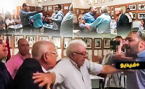 شاهدوا.. دورة المجلس الجماعي لبني انصار تتحول إلى حلبة للمصارعة 