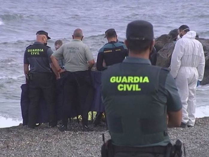 بينهم مبحوث عنه.. سلطات مليلية توقف قاربا على متنه أربعة أشخاص مغاربة