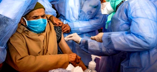 مثير.. اعتقال شخصين متورطين في التلاعب في إجراءات تسجيل الملقحين بمركز للتلقيح