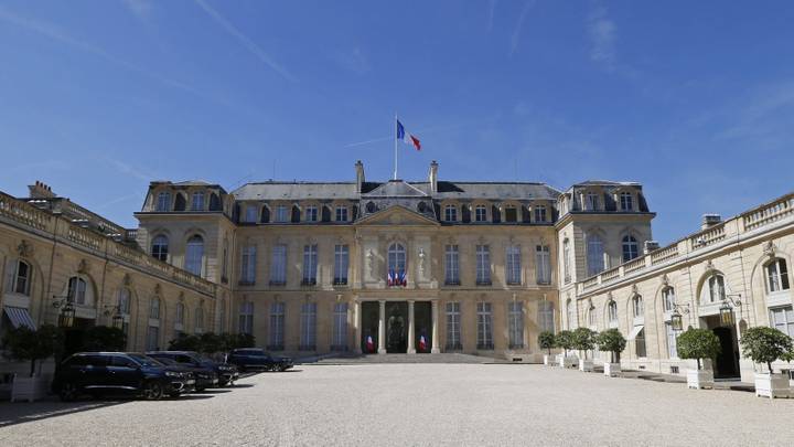 فرنسا تحقق في فضيحة اغتصاب جندية فرنسية بقصر الإليزيه