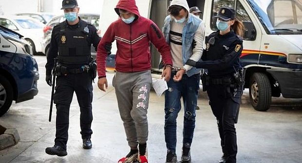 من بينهم العقل المدبر.. إسبانيا تعتقل 4 حراكة من المغاربة الفارّين من الطائرة 