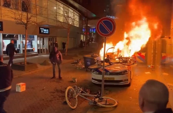  بعد سقوط عدد من الجرحى في روتردام.. إلغاء تظاهرة ضد إجراءات "كوفيد" في أمستردام الهولندية