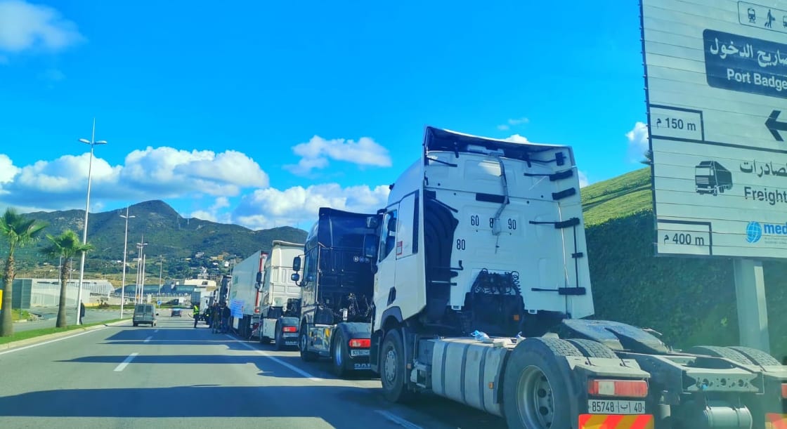 سائقو النقل الدولي  يضربون عن النقل نحو أوروبا احتجاجا على "تعسفات" اسبانيا و فرنسا