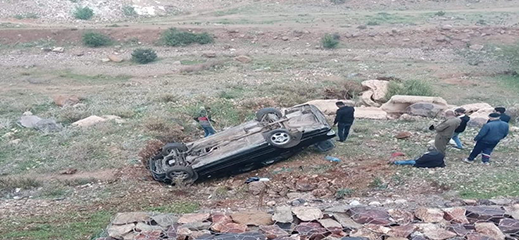 انقلاب سيارة في حادثة خطيرة على طريق فرخانة