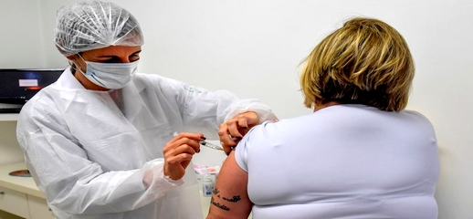 مثير.. فرنسا تلقح عشرات المواطنين ضد فيروس كورونا بلقاح منتهي الصلاحية