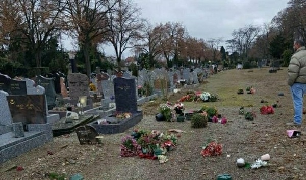 مجهولون يخربون مقابر المسلمين بفرنسا