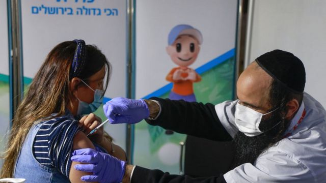 أمام تفشي المتحور أوميكرون.. اسرائيل تستعد لإعطاء الجرعة الرابعة
