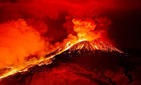 منذ 85 يوم.. ثوران بركان جزيرة لا بالما مستمر وانفجارات قوية جديدة