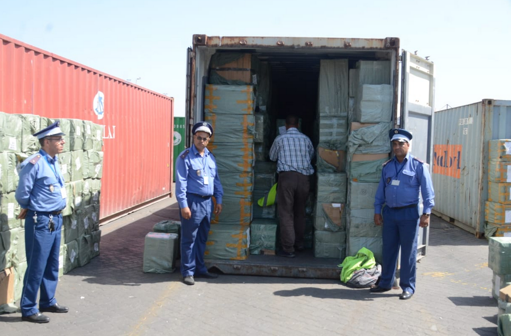هكذا أسقطت جمارك الناظور شحنة ضخمة من "الشارجورات" المهربة