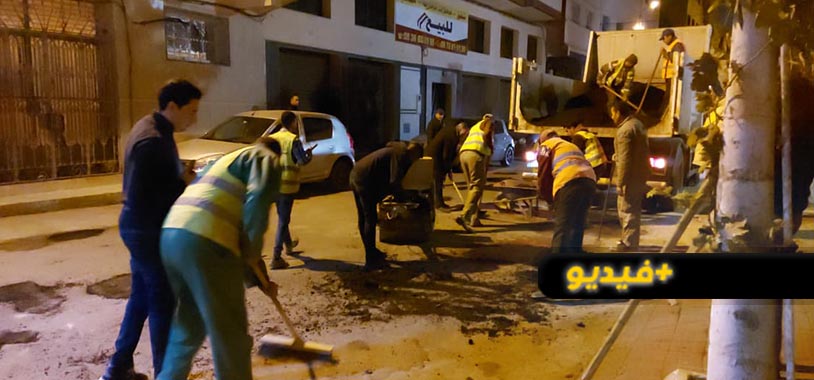 جماعة الناظور تشرع في إصلاح حفر الشوارع 