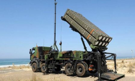 موقع إسباني: المغرب ينشر نظام بطاريات دفاعية ويفتتح أول قاعدة عسكرية للدفاع الجوي
