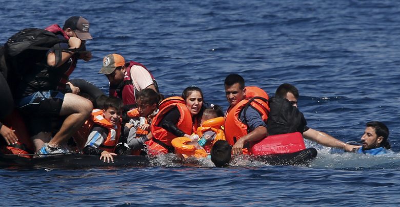 بينهم 5 نساء و 3 أطفال.. إنقاذ مهاجرين سريين مغاربة علقوا في بحر الناظور