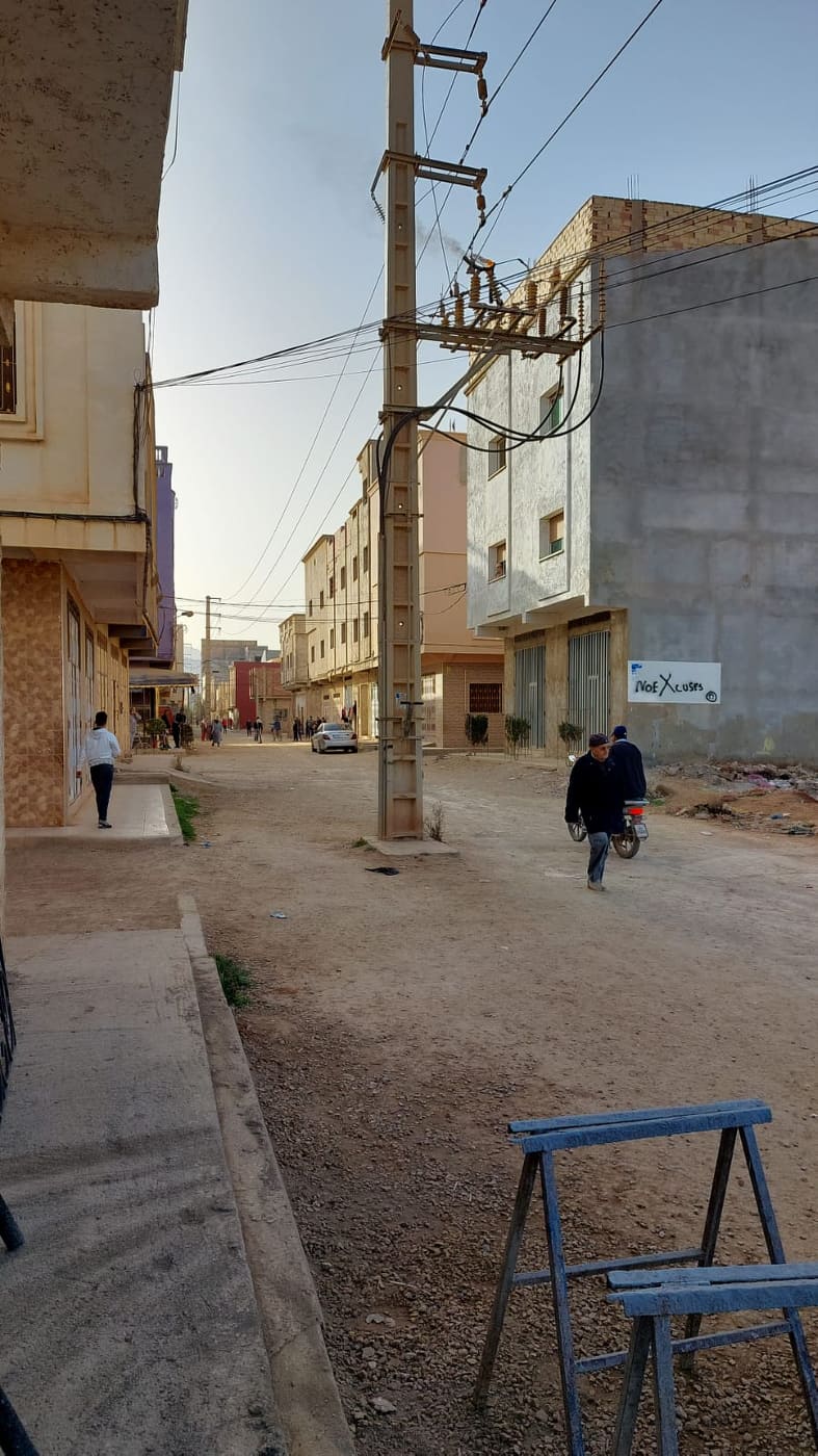 فيديو.. تماس  بعمود كهربائي بالناظور يثير هلعا وسط الساكنة