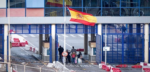 وزير الداخلية الاسباني يصدر قرارا جديدا بشأن المعابر الحدودية لمليلية