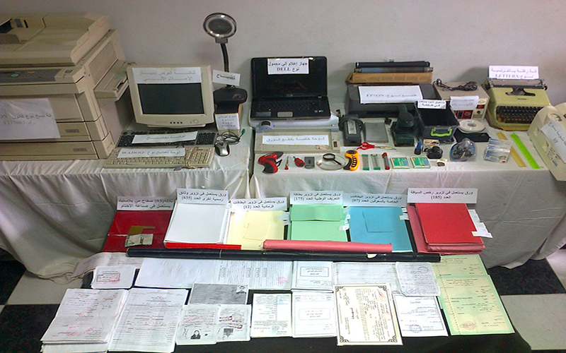 من بينهم موظف وعون سلطة.. التزوير يسقط مجموعة من الأشخاص في قبضة الأمن ببني انصار