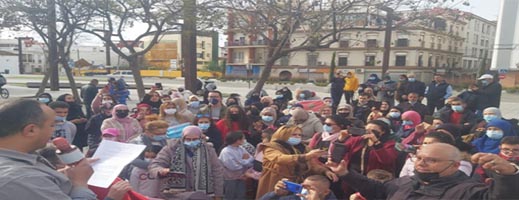 الجالية المغربية بإسبانيا تحتج  وترفع شعار :"افتحوا الحدود بدون قيود" الجالية المغربية بإسبانيا تحتج  وترفع شعار :"افتحوا الحدود بدون قيود"