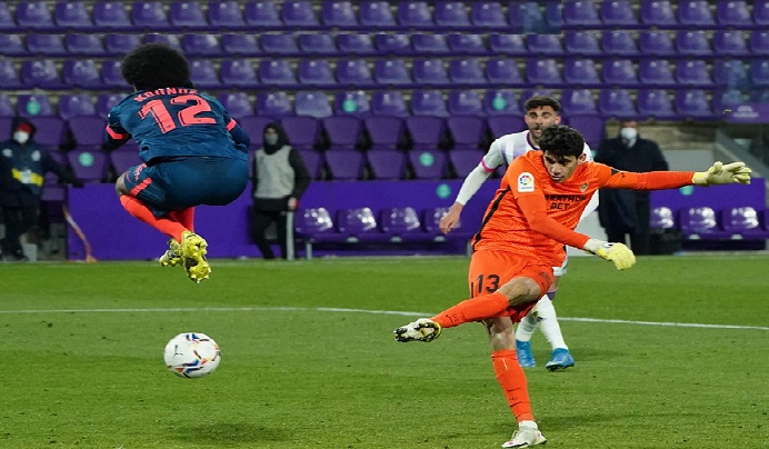 حارس مرمى المنتخب المغربي بونو مطلوب للعب مع رونالدو
