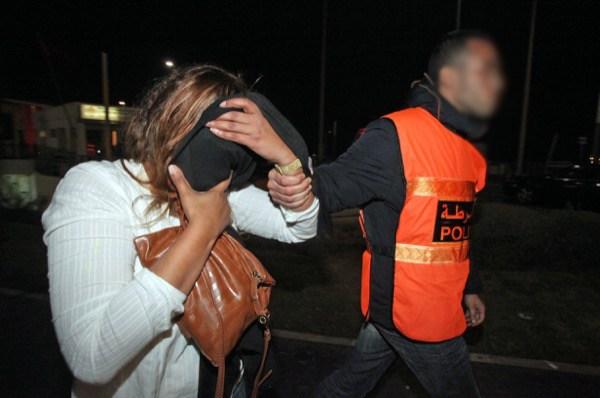 انتحلت صفة محامية..  اعتقال مغربية مقيمة بإسبانيا لتورطها في قضايا النصب والاحتيال