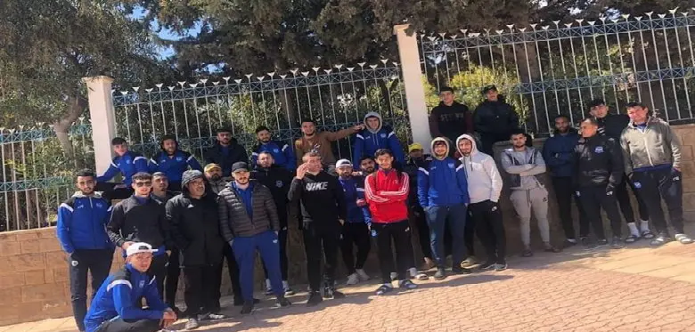 6 أشهر بدون أجور ..لاعبو شباب الريف الحسيمي يعتصمون أمام عمالة الإقليم والعامل يدفع لهم من ماله الخاص