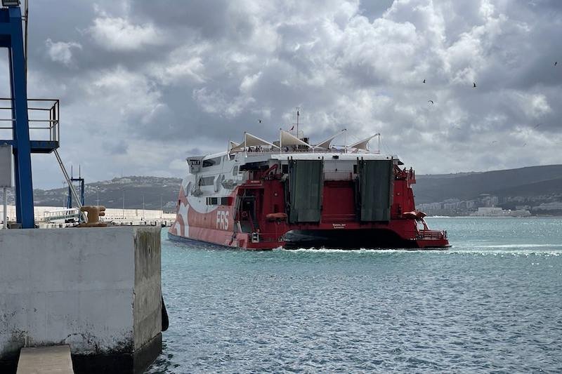 صور.. وصول أول باخرة قادمة من اسبانيا إلى المغرب