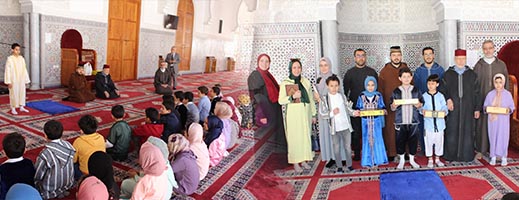 تلاميذ مؤسسة الحداثة ينظمون زيارة لمسجد محمد السادس بحي المطار 