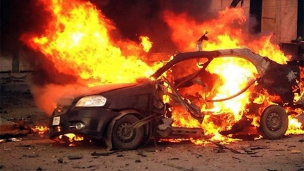 شاهدوا: مصرع شابين حرقا داخل سيارة
