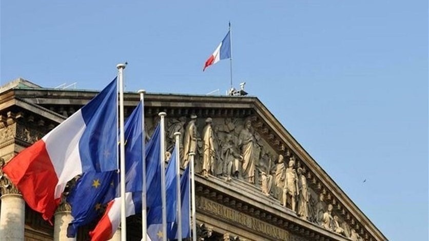 "خطأ" يعلن استقالة الحكومة الفرنسية