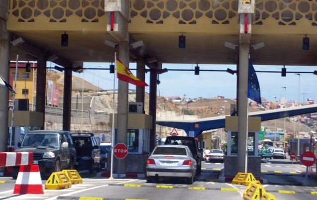 مغاربة مليلية يشتكون من عملية العبور