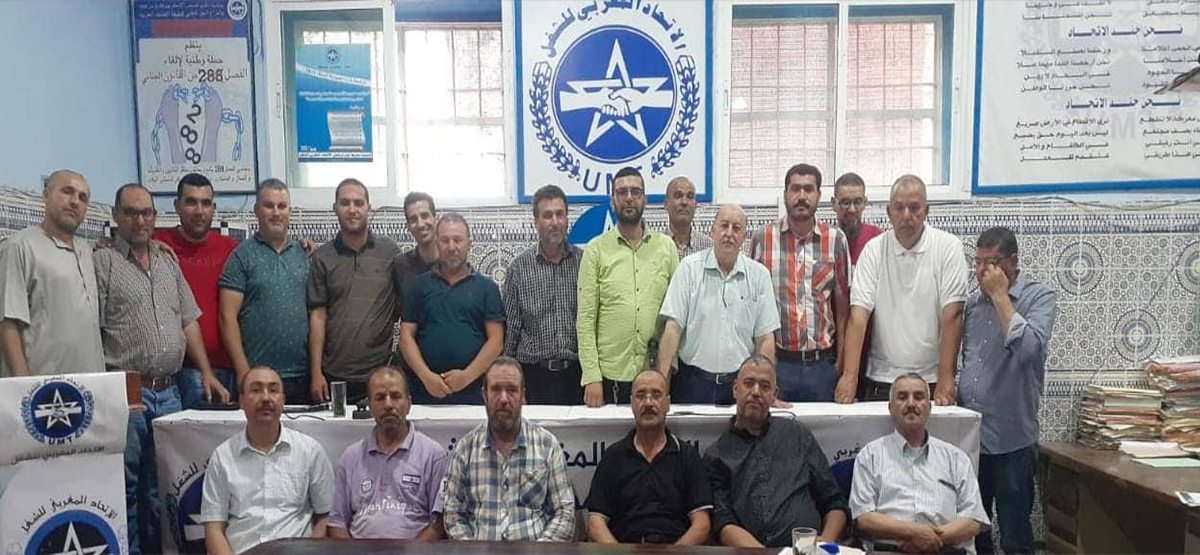 صور.. انضمام مهنيي قطاع سيارات الأجرة الكبيرة ببني انصار للاتحاد المغربي للشغل في جمع عام تأسيسي
