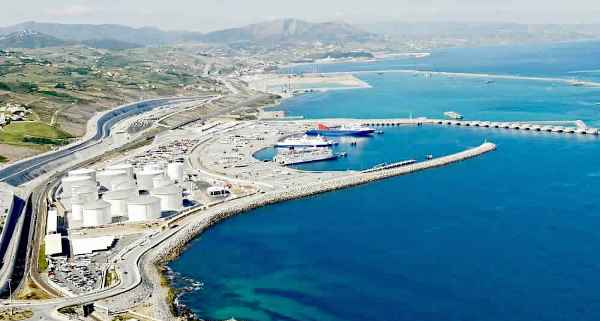 وفد من البنك الدولي في مهمة للإطلاع على سير مشروع ميناء الناظور المتوسط