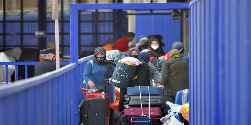 المغرب وإسبانيا يتفاوضان على السماح بمرور مشتريات العابرين من سبتة ومليلية