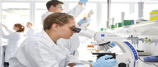 جامعة مغربية تشرع في بناء مختبر لأبحاث التكنولوجيا الحيوية