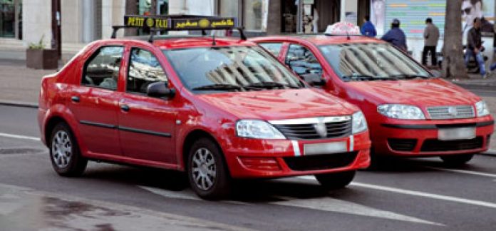 فوضى وتعسفات سائقي الطاكسيات.. دعوات لتفعيل الزجر القانوني وتشجيع المواطنين على التوجه إلى الشرطة فوضى وتعسفات سائقي الطاكسيات.. دعوات لتفعيل الزجر القانوني وتشجيع المواطنين على التوجه إلى الشرطة